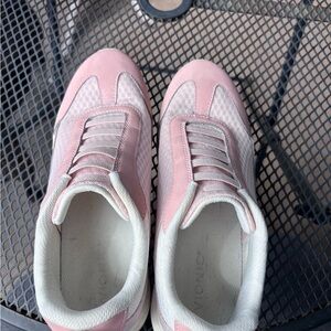 Vionic Women's Blush Pink Athletic Sneakers